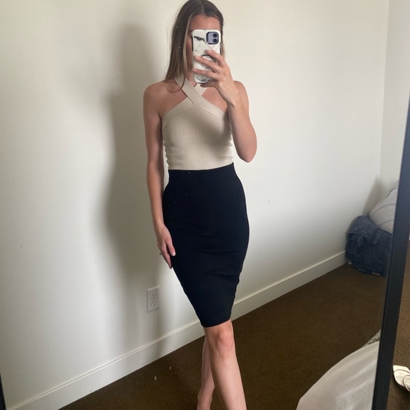 Aritzia - Wilfred Black Pencil Skirt - Picture 1 of 5